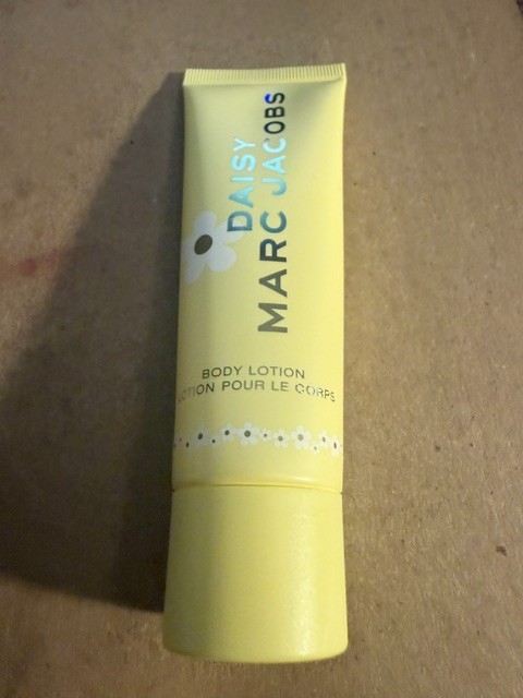 MARC JACOBS DAISY Body Lotion Travel Size 1.6 fl oz / 50ml NWOB Free Shipping
