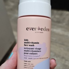 evereden MegaVitamin Complex Kids Face Wash Cool Peach Hyaluronic Acid