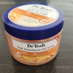 DR TEAL&rsquo;S Pink Himalayan Salt Scrub & LATIKA Uplift Shower Steamer Bundle