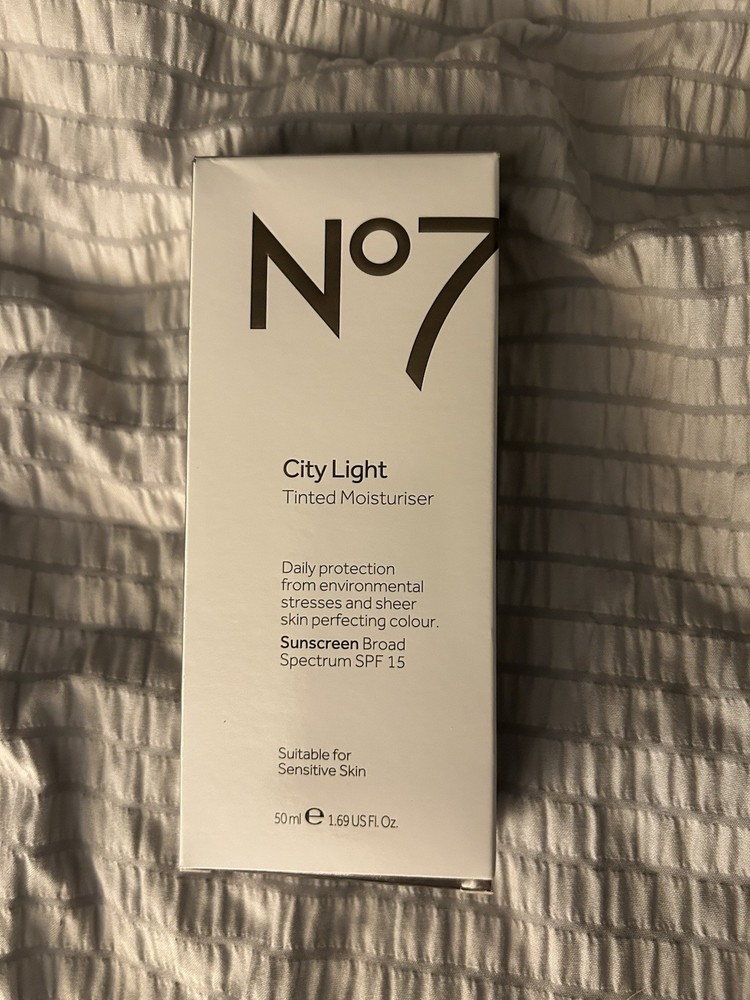 Boots No7 City Light Tinted Moisturizer SPF15 Fair Discontinued Exp 02/21