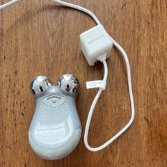 NuFACE Mini Microcurrent Facial Toning Machine, Silver w/ Charger Power Adapter