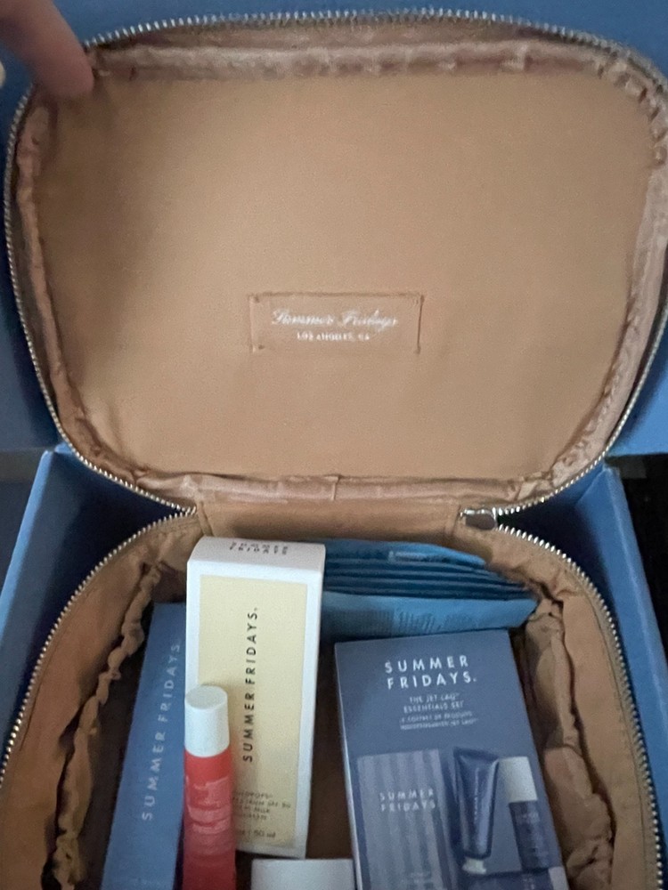 NEW!! SUMMER FRIDAYS – Train Case – Gift Tote Exclusive. Summer Travel !!!