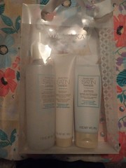Mary Kay Satin Hands Set