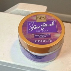 SPA Luxury Love Struck Body Scrub 8 oz (227 g) with Walnut Shell & Aloe
