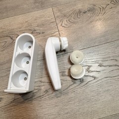 Facial Cleansing Brush Set – Rotating Exfoliating Brush with 2 Brush Heads