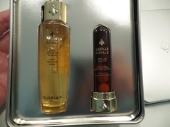 New GUERLAIN Abeille Royale Vitamin C Radiance Treatment Set , retail $215