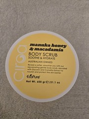 Ciroa Manuka Honey & Macadamia Body Scrub 21.1oz EXP 12M After Opening