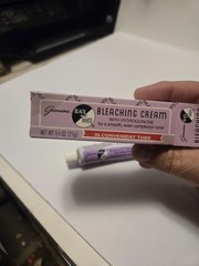 Collectors Item Black & White Bleaching Cream 3/4 Oz Tube Expired 11/21