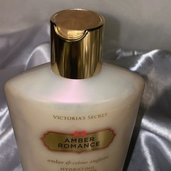 Vintage Victoria&rsquo;s Secret AMBER ROMANCE Hydrating Body Lotion 8.4 fl oz – RARE
