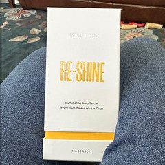 MAËLYS Re-Shine Illuminating Body Serum – White and Yellow