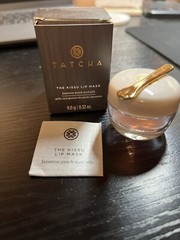 Tatcha:   THE KISSU LIP MASK Restorative  Lip Mask
