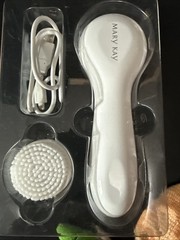 Mary Kay Electric Facial Cleansing Brush White Rechargeable USB, Removable Head