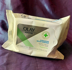 Olay Hungarian Water Essence Sensitive Fragrance-Free Makeup Remover Wipes 25