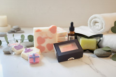 Spa Gift Bundle – Self-Care Ritual with Soaps, Bath Oil, Wax Melts