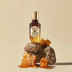SKINFOOD Royal Honey Propolis Enrich Essence – 63% Black Bee Propolis & 10%
