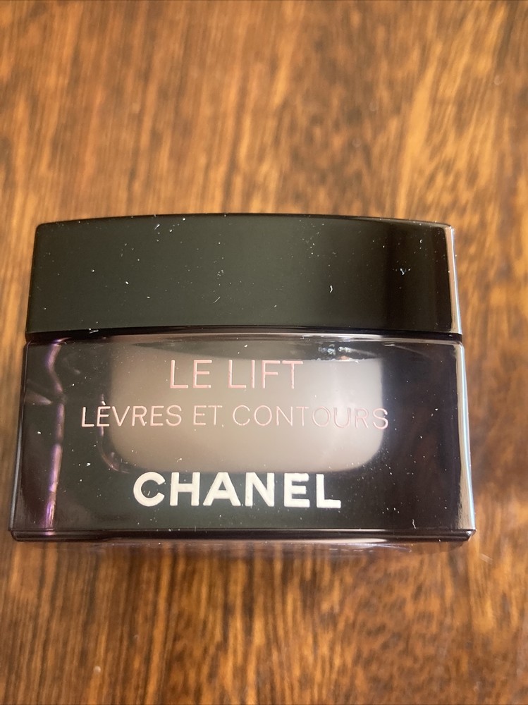 CHANEL LE LIFT Smoothing Firming Lip Contour Care 15 Ml