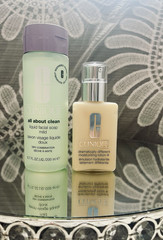 Clinique 2-Piece Face Skincare Set: Liquid Cleanser + Lotion+ Moisturizer