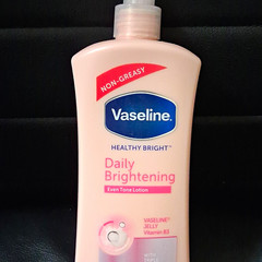 Vaseline Healthy Bright Daily Brightening Even Tone Body Lotion Vitamin B3