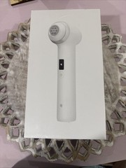 medicube AGE-R Ultra Tune 40.68 Handheld Rechargeable Vibration Massager White