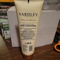 YARDLEY LONDON ENGLISH LAVENDER Dry Skin Nourishing Lotion 8 ounces