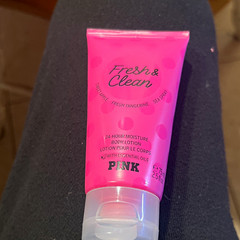 PINK Fresh & Clean 24-Hour Moisture Body Lotion Sweet Apple 2.5 fl oz