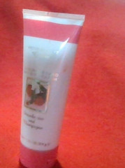 Vtg VICTORIA&rsquo;S SECRET GARDEN 7.25oz Strawberries & Champagne Hand & Body Lotion