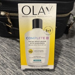 Olay Complete Daily Facial Moisturizer SPF 40 (6.0 FL OZ) Exp 04/2026