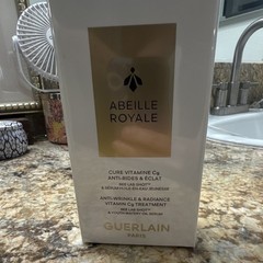 Guerlain Abeille Royale Vitamin Cg Anti-Wrinkle Radiance Face Serum