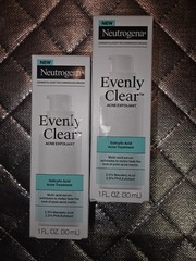 Neutrogena Evenly Clear Acne Exfoliant Serum Salicylic Acid Face 1 fl oz Lot 2