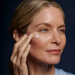 Eye Renew Complex-delivers powerful hydration to the delicate skin around your.