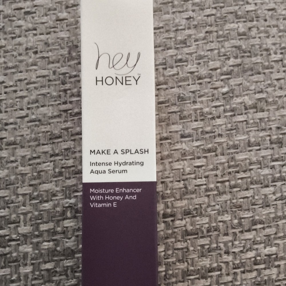 Hey Honey Make A Splash Hydrating Aqua Serum Oil-Free Lightweight Honey Vit E