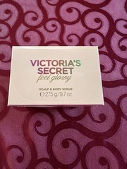 Victoria&rsquo;s Secret Feel Glowy Scalp & Body Scrub Melon Starfruit Guava 9.7 oz
