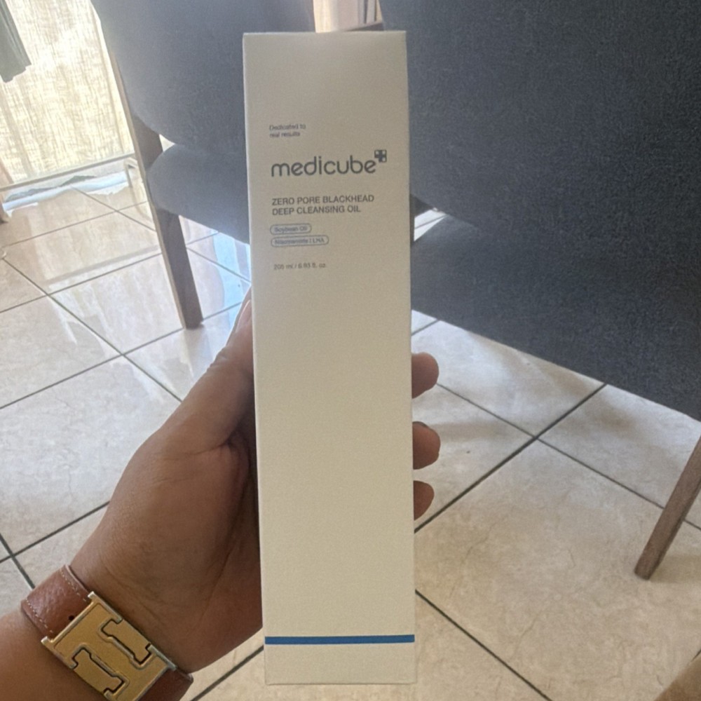 medicube Zero Pore Blackhead Deep Cleansing Oil Face Cleanser 205ml Exp2027