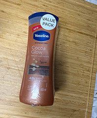 Vaseline Intensive Care Cocoa Glow Hydrating Body Lotion for Dry Skin 400 ml