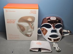 Dr Dennis Gross SpectraLite Faceware Pro LED Light Therapy Mask Kit – New