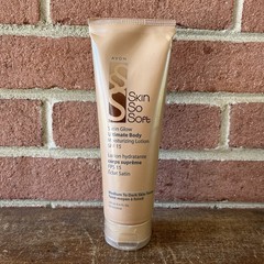 AVON Skin So Soft Satin Glow Ultimate Body Moisturizing Lotion SPF 15 M to Dark