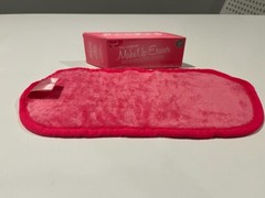 1 PIECE MAKEUP ERASER MAKEUP REMOVER CLOTH NEW IN BOX EQUAL TO 3600 MAKEUP WIPES
