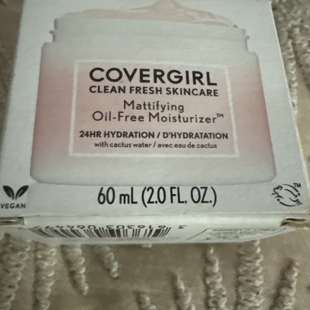 Covergirl Mattifying Oil-Free Moisturizer 24 hour Hydration 2 FL. OZ. New