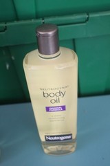 16 OZ NEUTROGENA BODY OIL Moisturizer LIGHT SESAME FORMULA SEALED FREE SHIP