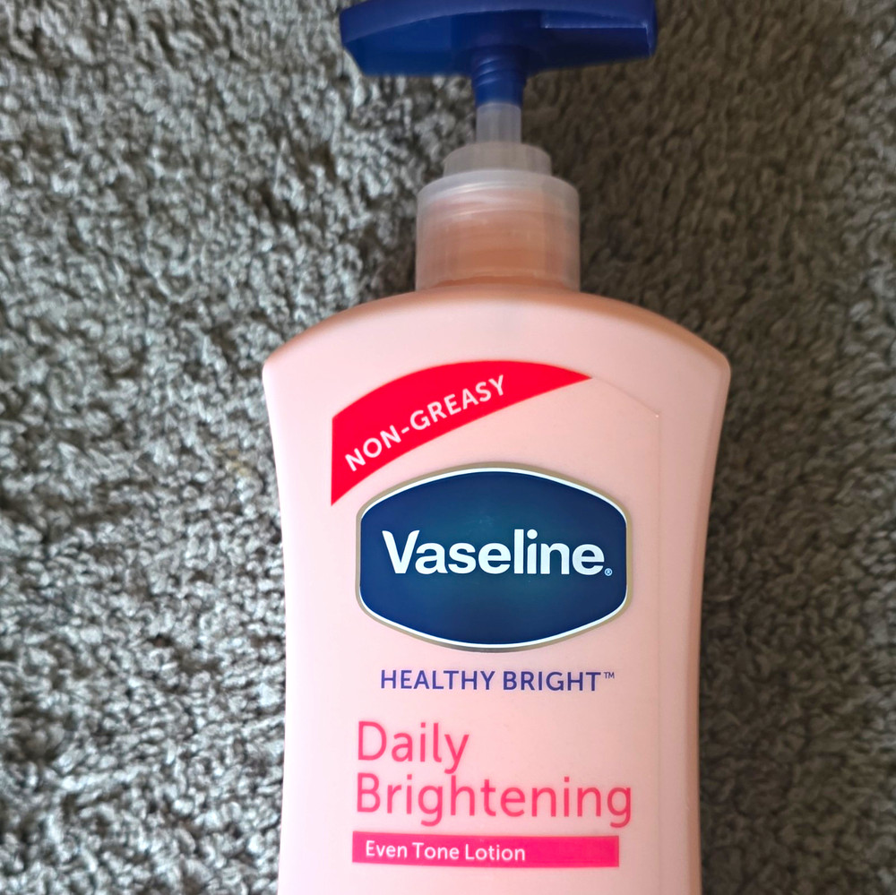 Vaseline Healthy Bright Daily Brightening Even Tone Lotion, Non-Greasy