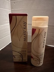 Mary Kay Red Tea & Fig Nourishing Body Lotion 8 Oz. #011405 NEW IN BOX