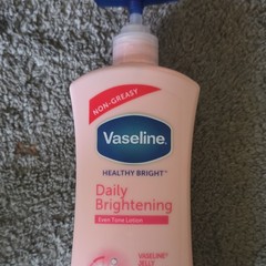 Vaseline Healthy Bright Daily Brightening Even Tone Lotion, Non-Greasy