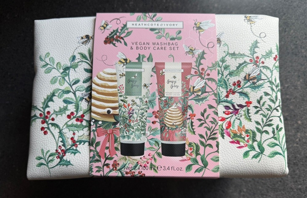 Heathcote & Ivory BUSY BEES Body Wash & Cream Lg Wash Bag White w/Bees & Holly