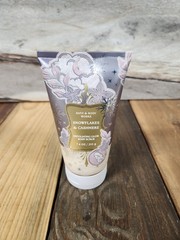 Bath & Body Works Snowflakes & Cashmere Exfoliating Glow Body Scrub 7.4oz NEW