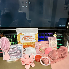 Assorted Vitamin C & Collagen Hydrating Sheet Mask Set Honey Peach + Lip Mask