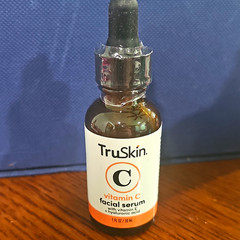 TruSkin Vitamin C Facial Serum w/ Vitamin E & Hyaluronic Acid 1 fl oz