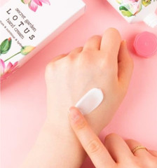 Secret garden Moisture Hand Cream (Lotus)