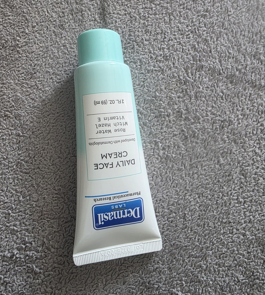 Dermasil Daily Face Moisturizer Cream w/ Vitamin E & Witch Hazel, 2 fl oz