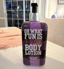 PINK Hydrating Body Lotion Frosted Peony & Amber 13.5 fl oz