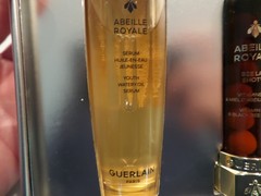 New GUERLAIN Abeille Royale Vitamin C Radiance Treatment Set , retail $215
